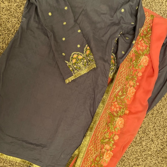 Designer lawn suit with chiffon duppata. - Picture 3 of 3